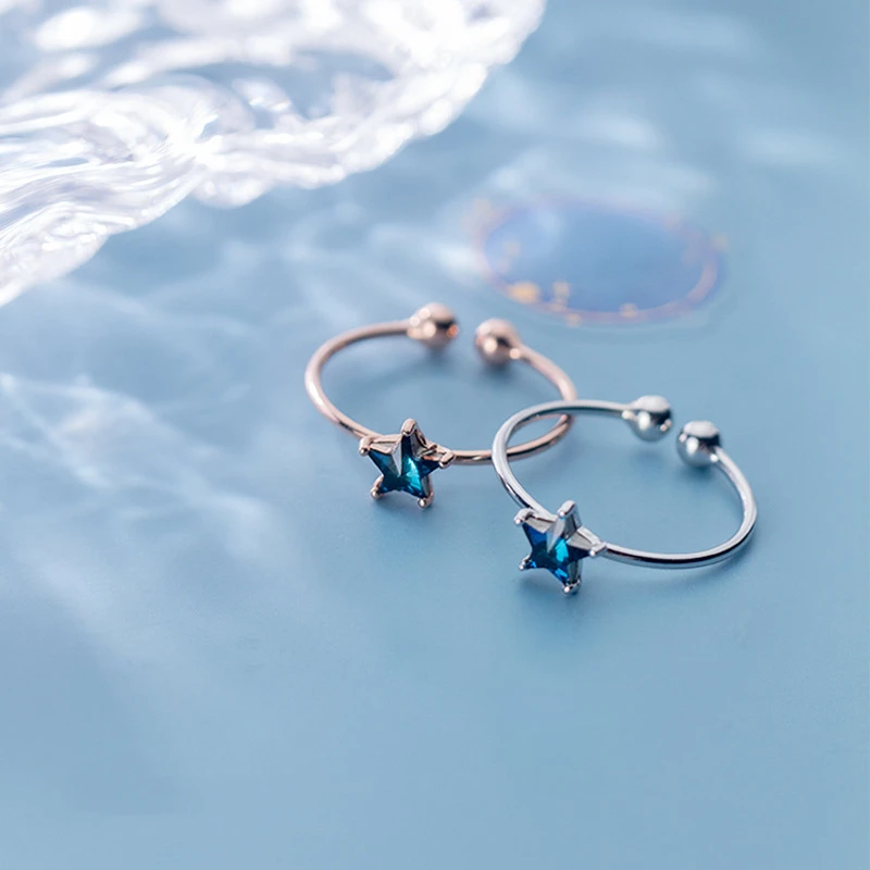 Женское открытое регулируемое кольцо из серебра 925 пробы с синим кристаллом