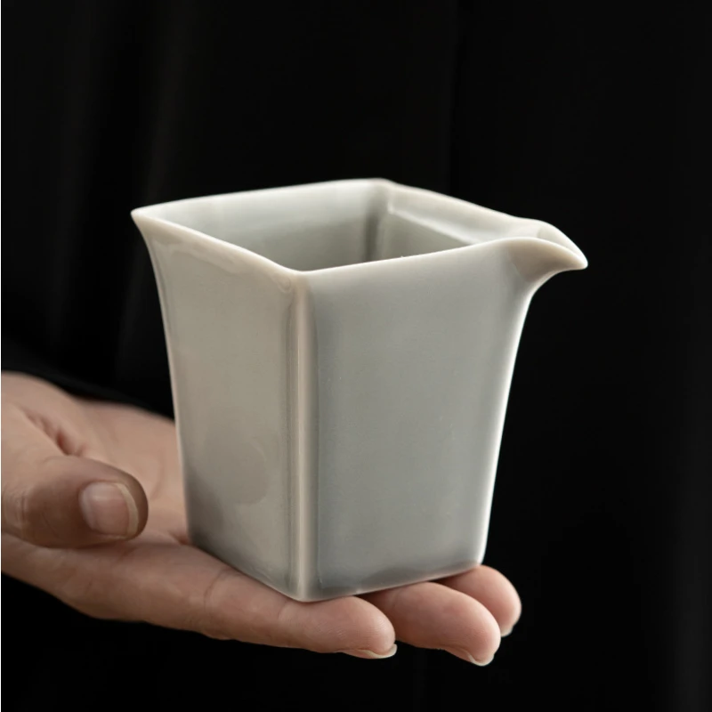

Ceramic Fairy Cup 200ml Gong Cup Even Cup Handmade Ice Ash Glaze Tea Distributor Simple Tea Sea