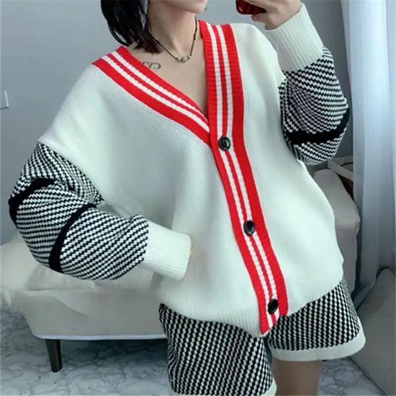 

Plus Size V-collar Long-sleeved Outfit + Hot Shorts Women Autumn 2pcs Casual Sets 2020 New Fashion Knitting Jacket Shorts Set