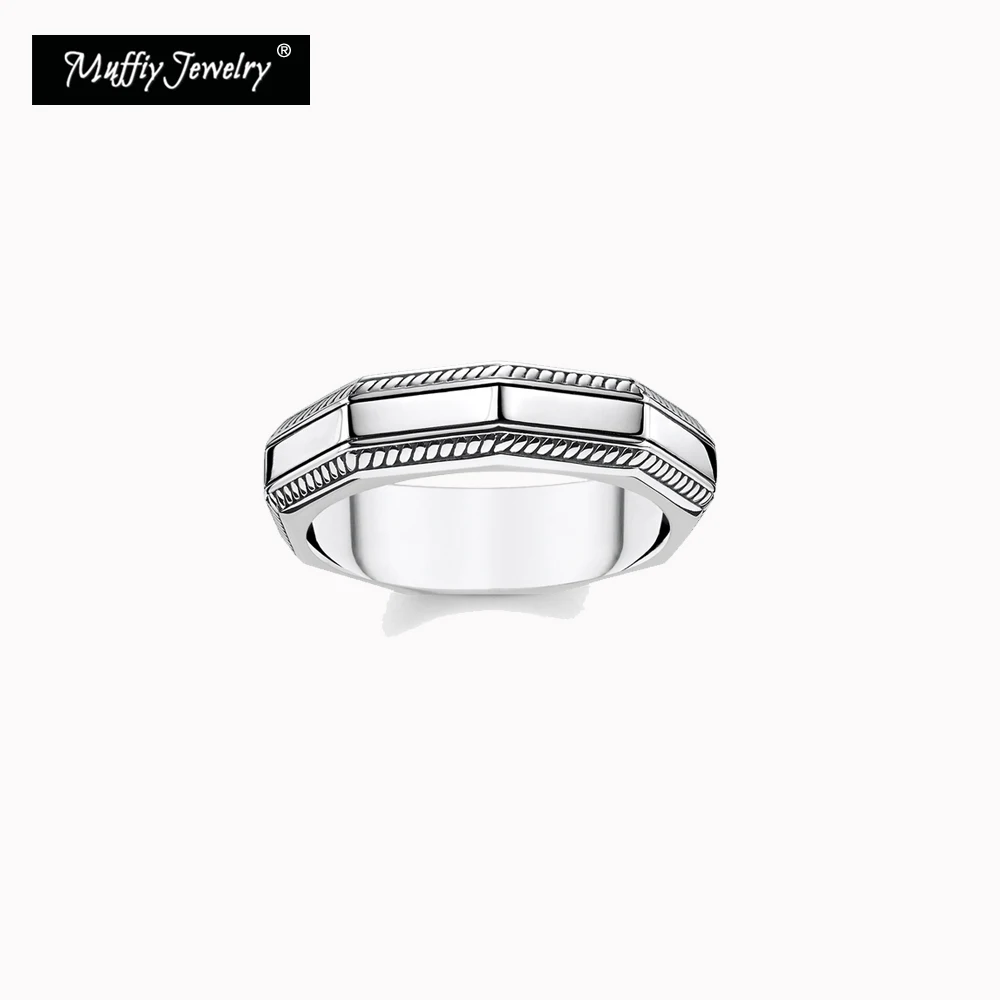 

Женское и мужское кольцо с геометрическим узором