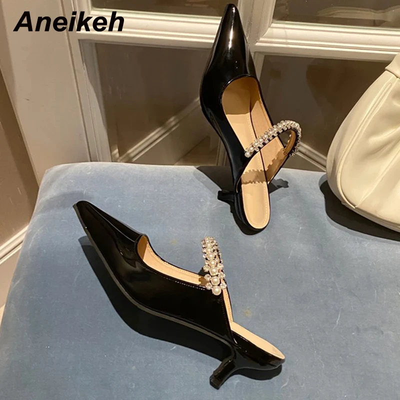 Модные туфли Aneikeh с острым носком из лакированной кожи белыми жемчужинами