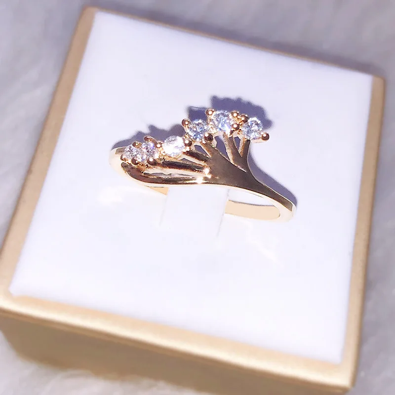 Женское кольцо из желтого золота с топазом и бриллиантом 14 к | Украшения