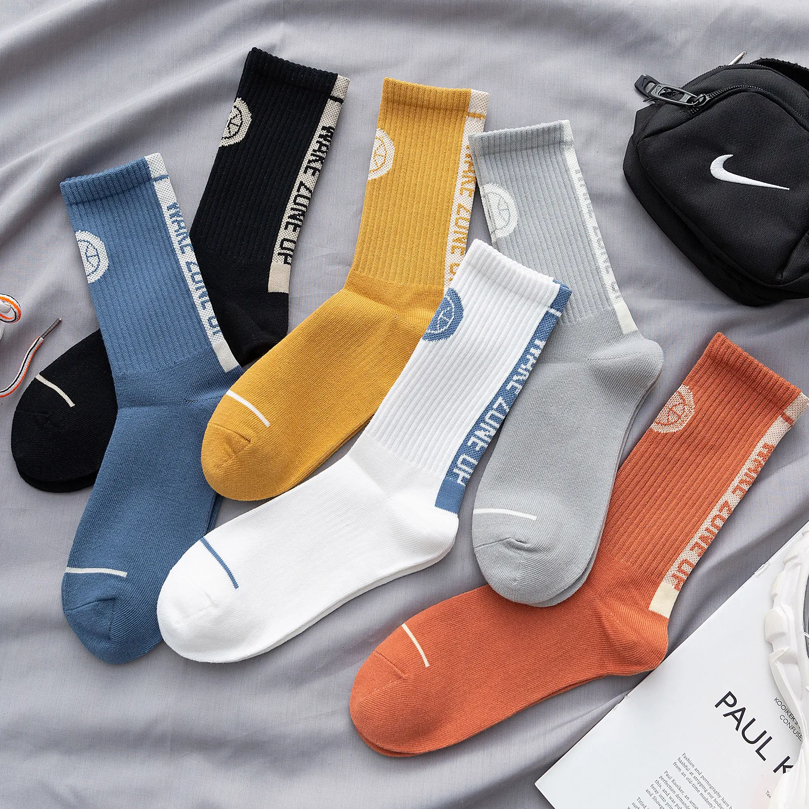 

Autumn And Winter New Medium Thick Men's Socks Casual Trend Sweat Absorption Breathable Running Basketball Men's Socks