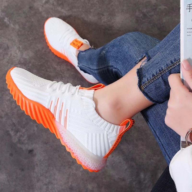 Женские кроссовки со шнуровкой черные оранжевые или Зеленые на массивной