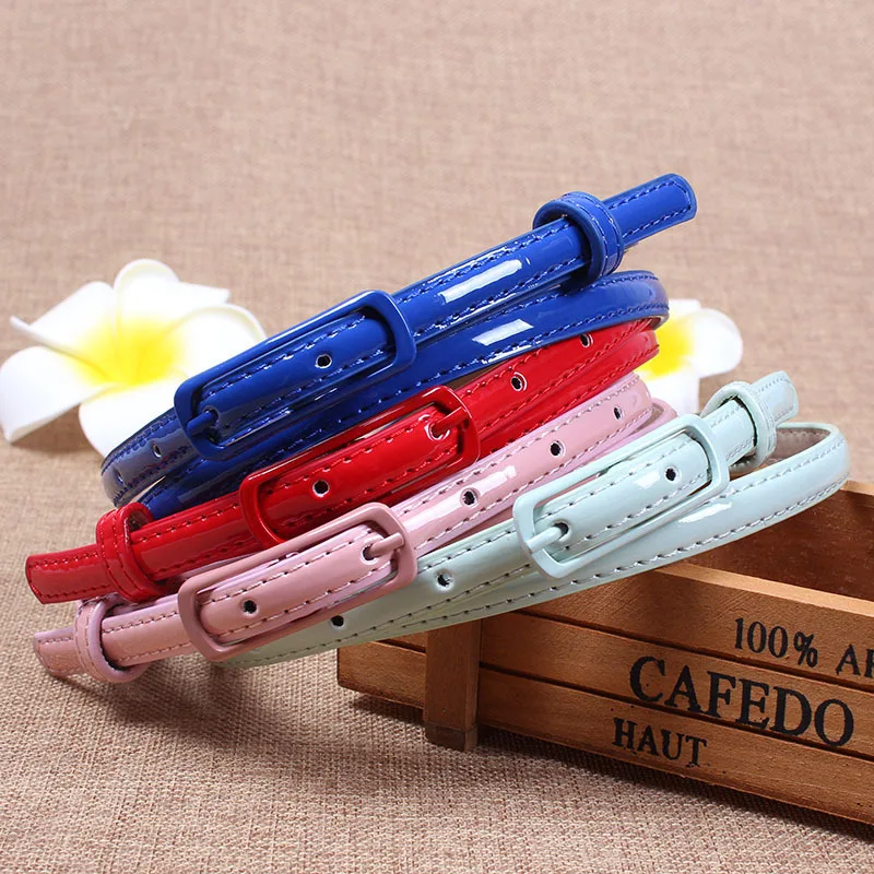 Ремень женский из искусственной кожи тонкий регулируемый лакированной ярких