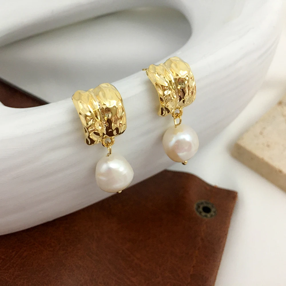 

Monlansher Gold Color Textured Metal Earrings for Women Freshwater Pearls Drop Earrings French Luxury Classy Earrings Jewelry