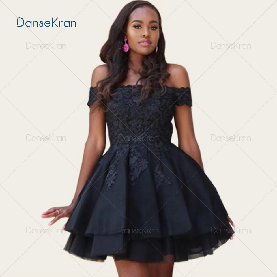 

Black Appliques Cocktail Dresses 2021 Off The Shoulder Mini Homecoming Graduation Dresses A-line Tulle Short Prom Gowns