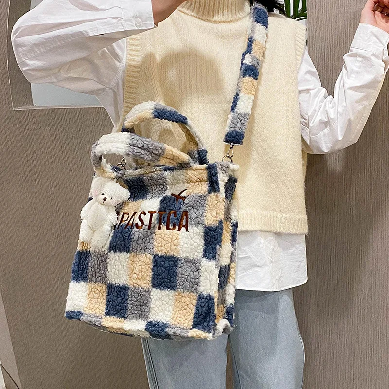 

Plush Ladies Handbag Women's Crossbody Bags Cartoon handBags for Girls Fashion Plaid Female Shoulder Bag Letter Print Ms Totes