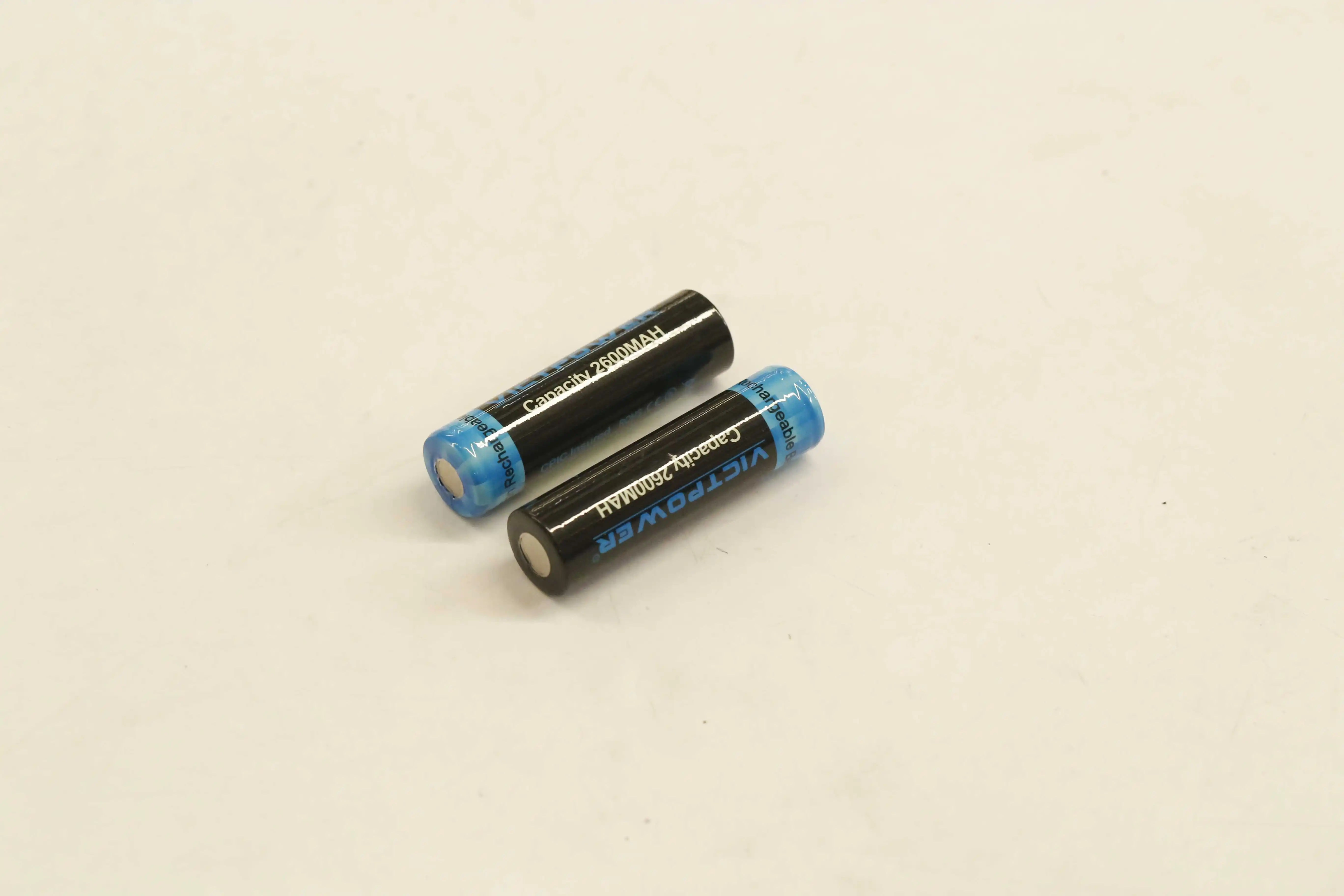 2 шт высокой емкости 3,7 V 18650 2600mah перезаряжаемые литий-ионные батареи для светодиодный фонарик налобный фонарь