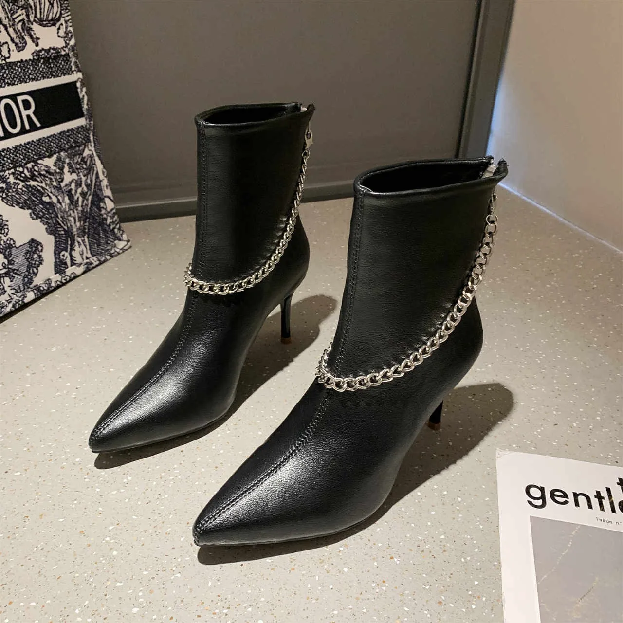 2021 new patent leather British style chain black pointed boots handsome motorcycle boots women Botas Zapatos Mujer