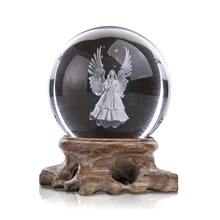 H & D – sphère d'ange gardien gravée en 3D, boule de cristal de 60mm avec Figurine à Base en bois, Art décoratif pour cadeau de pendaison de crémaillère à la maison