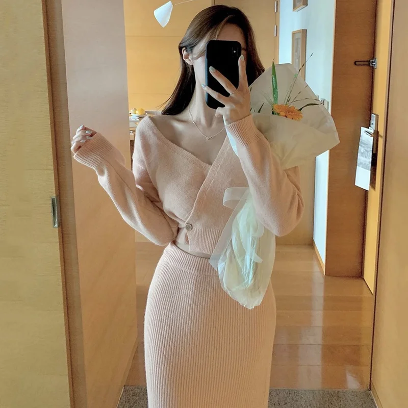 Женское трикотажное платье с V-образным вырезом и высокой талией | Женская одежда