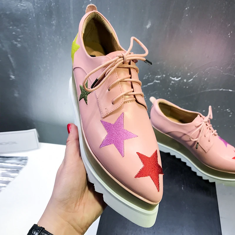 Женские туфли-оксфорды из натуральной кожи на танкетке с острым носком женские