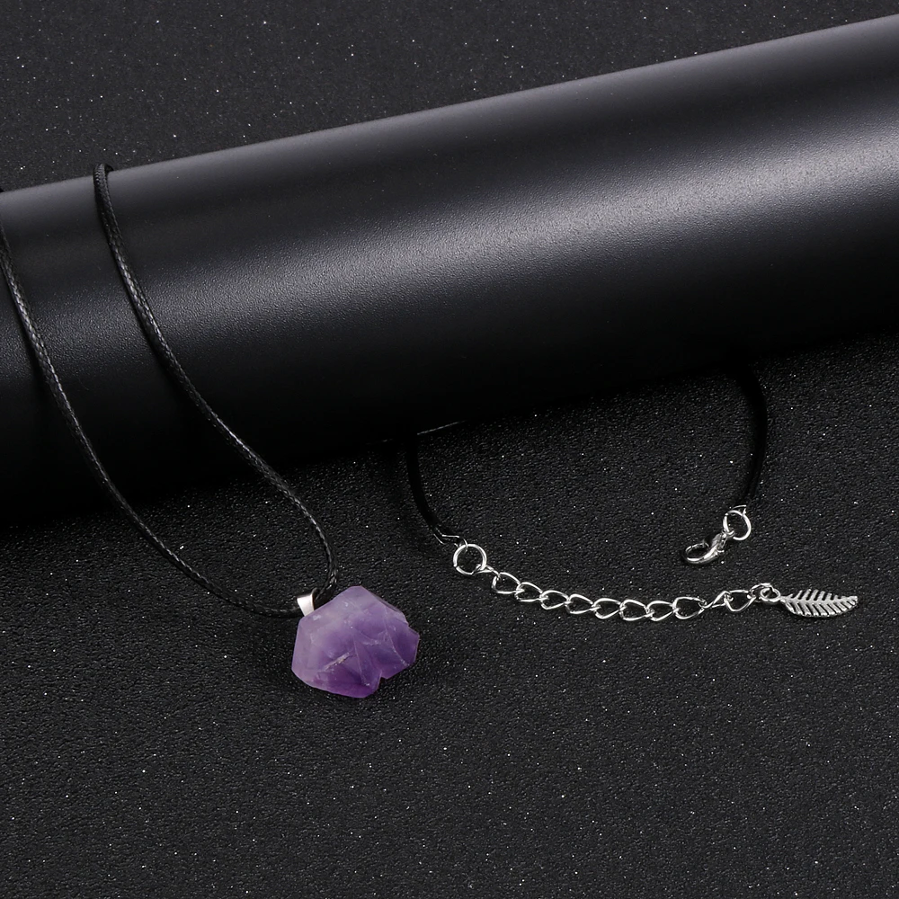 Женское ожерелье с подвеской из натурального камня аметиста необычное