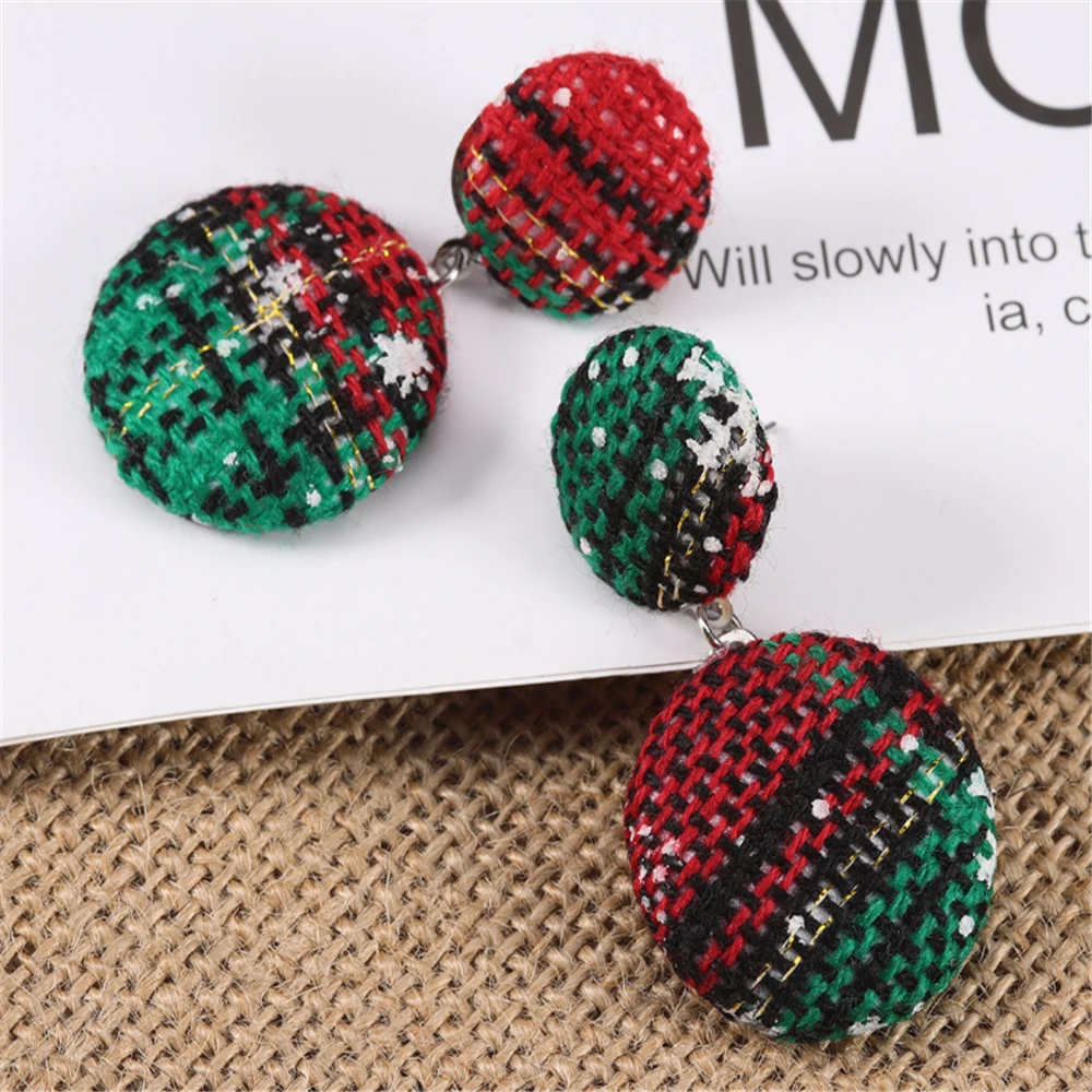

1Pcs Elegance Stud Earrings For Women Fashion Christmas Earrings Girls Round Snowflake Pattern Jewelry Accessories New Arrival