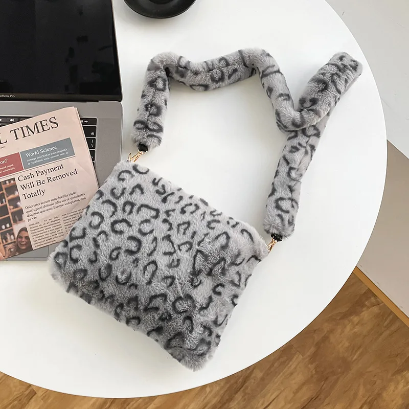 

2020 autumn and winter new Korean Plush personality leopard bag women Fur shoulder bag female messenger bag
