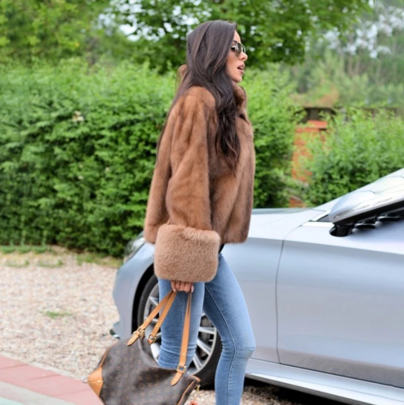 Женское пальто из натурального меха норки элегантное с манжетами лисьего модное