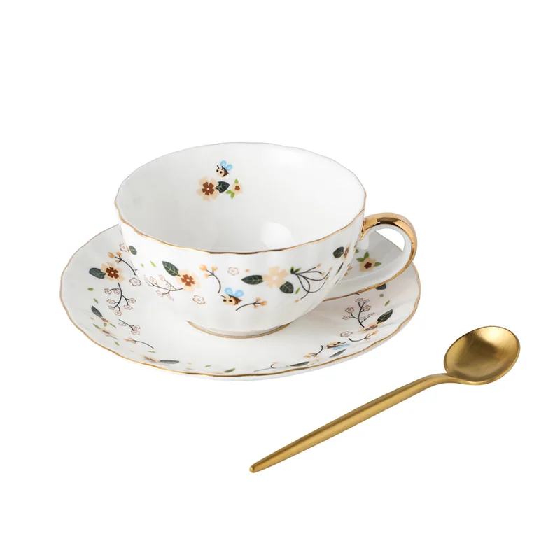 

Чайные чашки в скандинавском стиле, блюдца из фарфора с золотым ободком, пигментированная королевская кофейная чашка, ложка, роскошная кера...