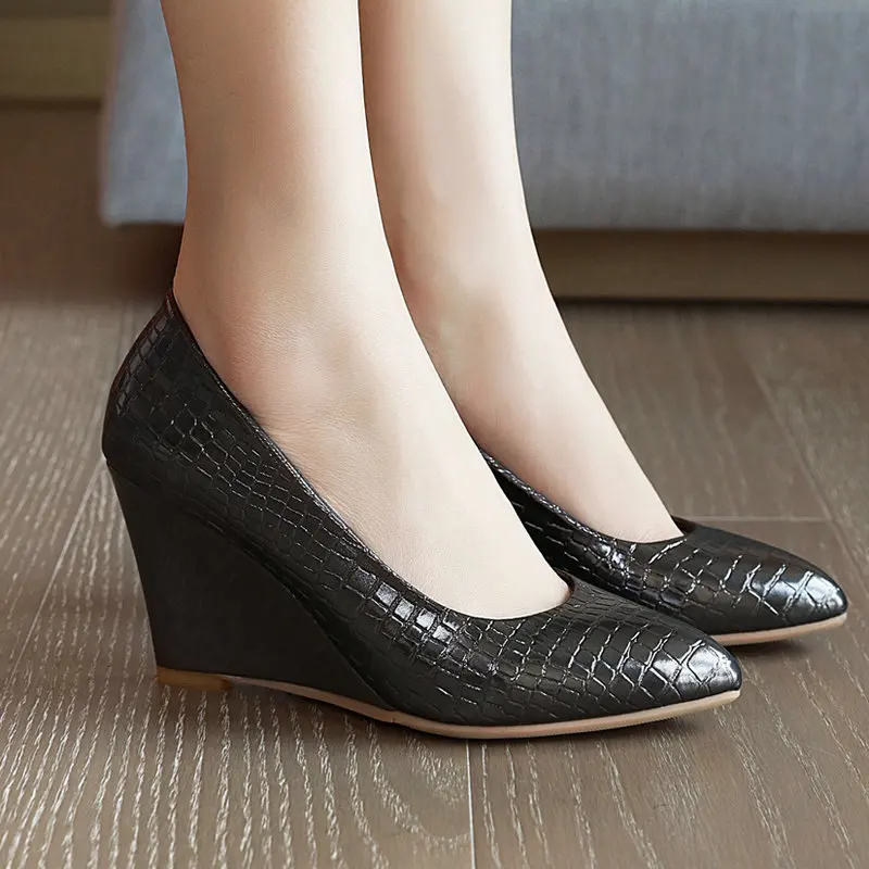 Туфли лодочки женские на танкетке заостренный носок высокий каблук вечерняя