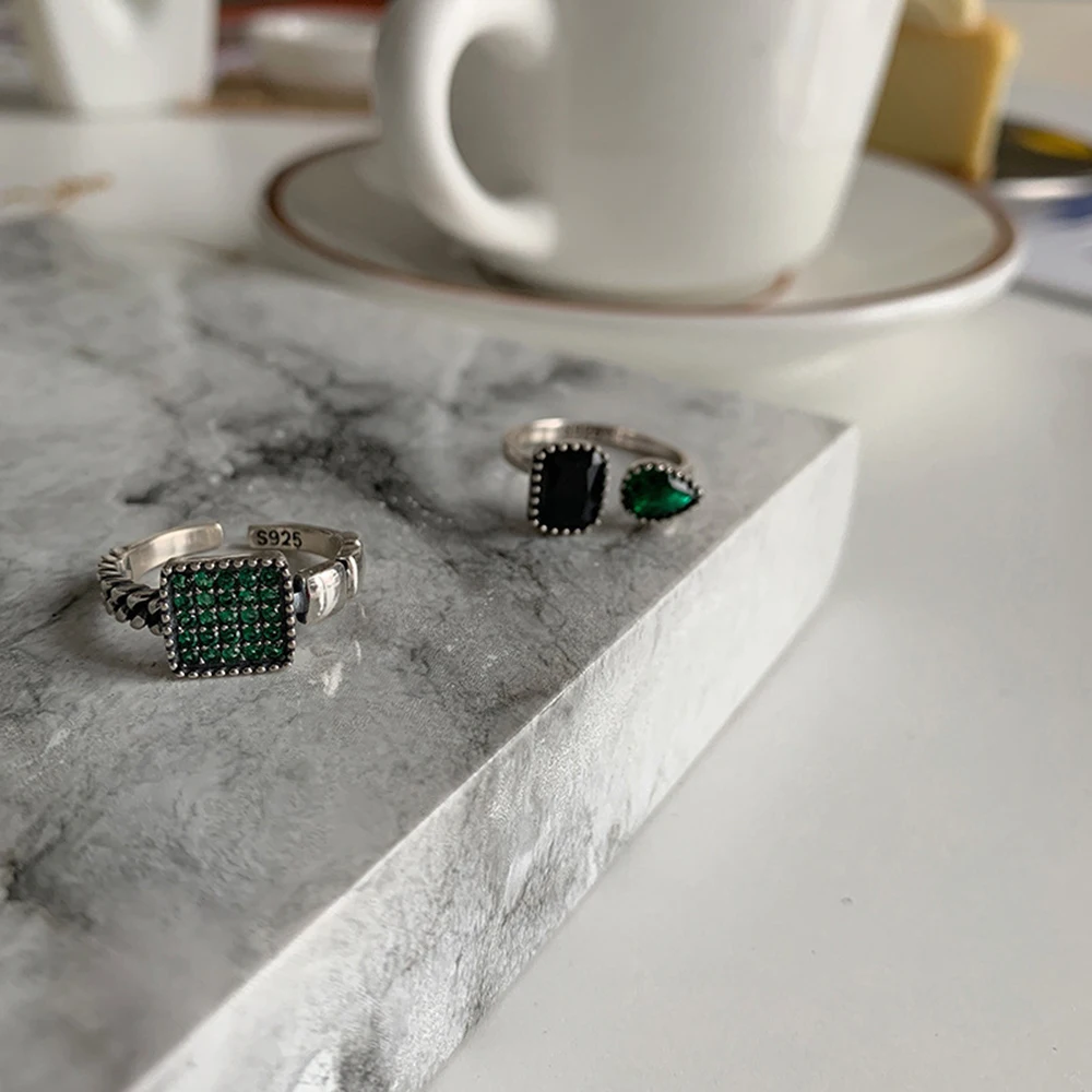 

2021 New Green Crystal Rhinestone Oval Rings for Women Jewelry Party Gifts Vintage Hollow Plated Charm Ring For Women Wedding