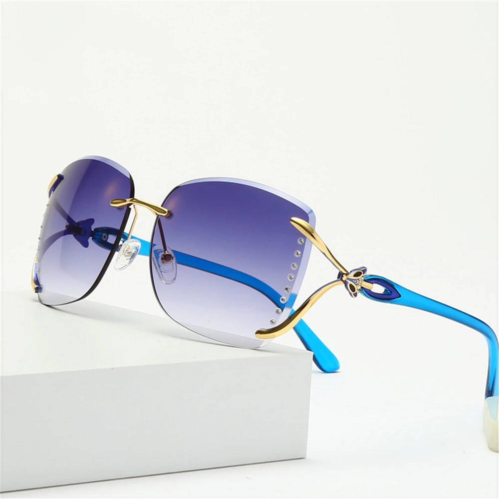 

Модные солнцезащитные очки без оправы с вырезами для женщин, трендовые солнцезащитные очки с большой оправой с бриллиантами и морским лист...