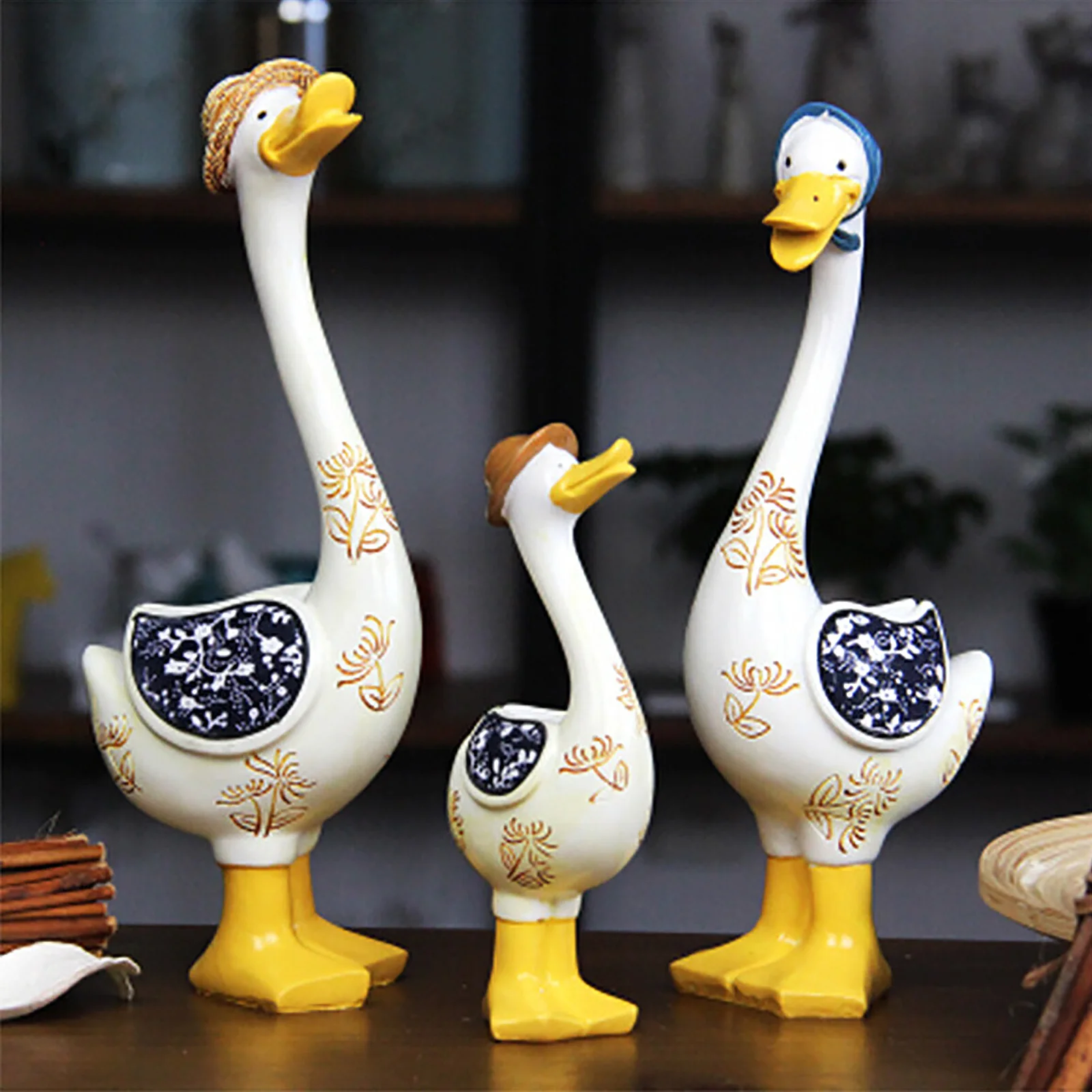 

Garden Duck Statue Sculpture Home Pendent Three Ducks Resin Crafts Durable Furnishings Strong Ideal Gift Figurines Decorations