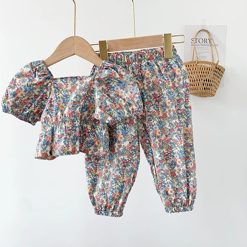 

Летние комплекты одежды для маленьких девочек, новинка 2021, топы с коротким рукавом и брюки, цветочные комплекты из 2 предметов для детей, мод...