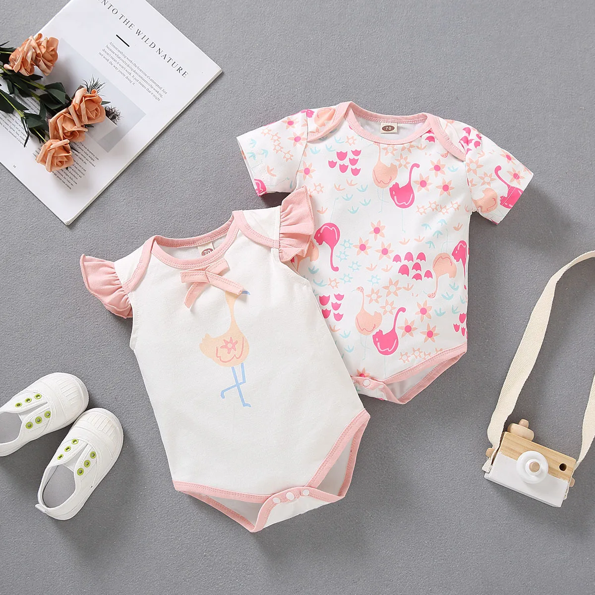 

Комбинезоны для новорожденных девочек 2 шт./упаковка, белый и розовый Боди с принтом, с бантом, летняя Милая одежда для маленьких принцесс