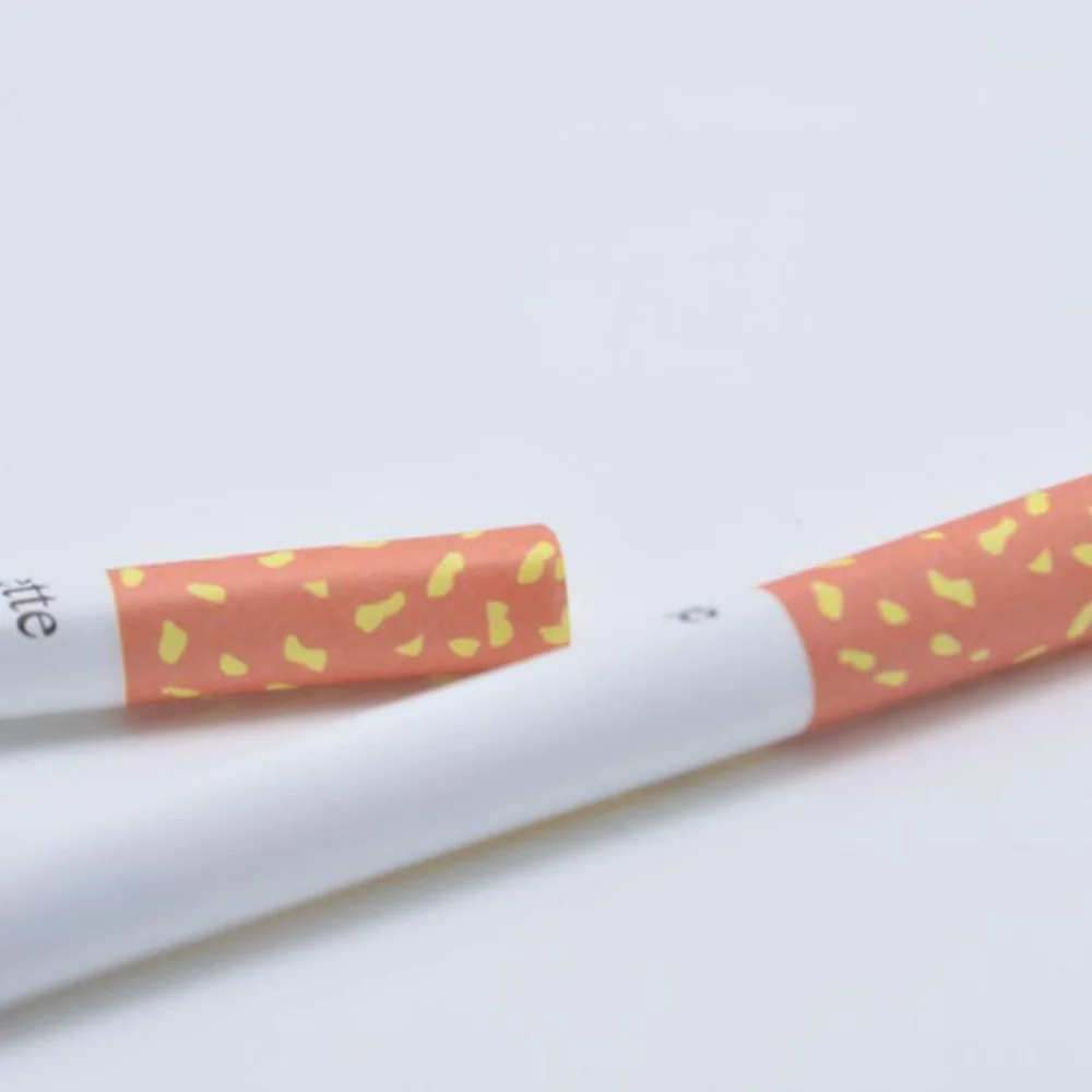 

4PCS Funny Artificial Cigarette Simulation Cigarette Toys Novelty Spoof Trick Props Cosplay Masquerade Costume Props