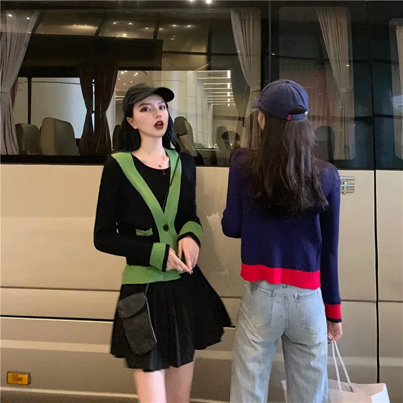 

Female Casual Style Autumn Cardigan V-Neck Short Single Breasted Pockets Full Sleeve Lazy Cardigan for Women C46