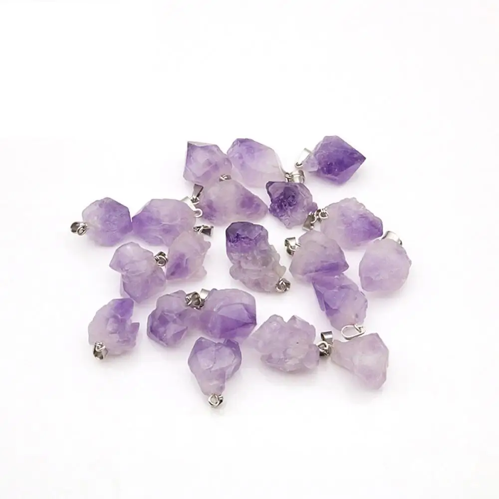 Нерегулярное покрытие из кулон с фиолетовым камнем натурального фиолетового