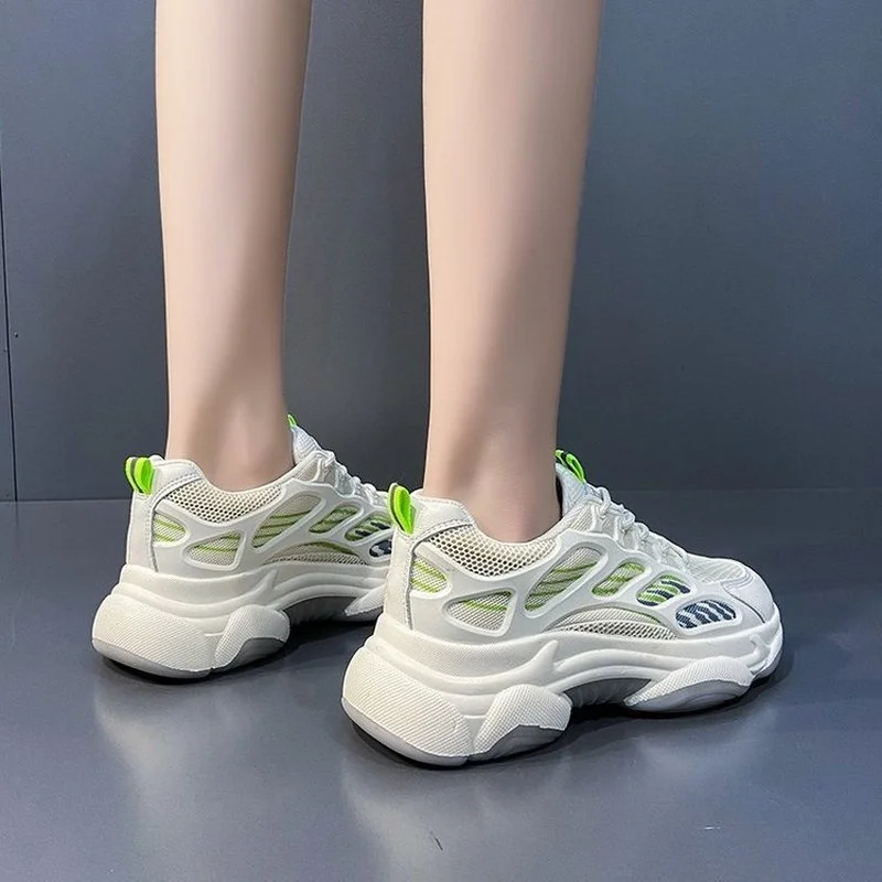 

Кроссовки женские на платформе и толстом каблуке, повседневные из сетчатого материала, кроссовки для бега, с розами, разноцветная обувь