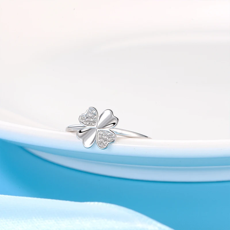 925 пробы из стерлингового серебра и четырьмя листьями блестящие циркониевые