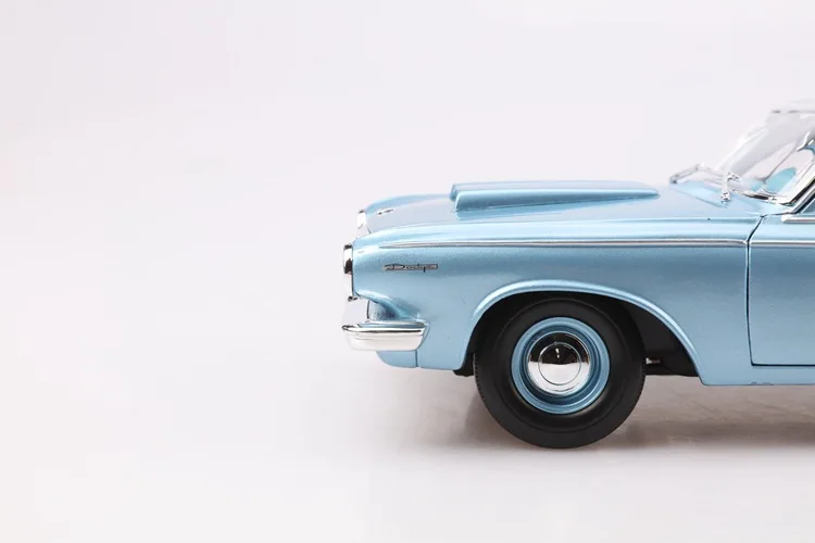 Коллекционная модель автомобилей из статического сплава металлический 1:18