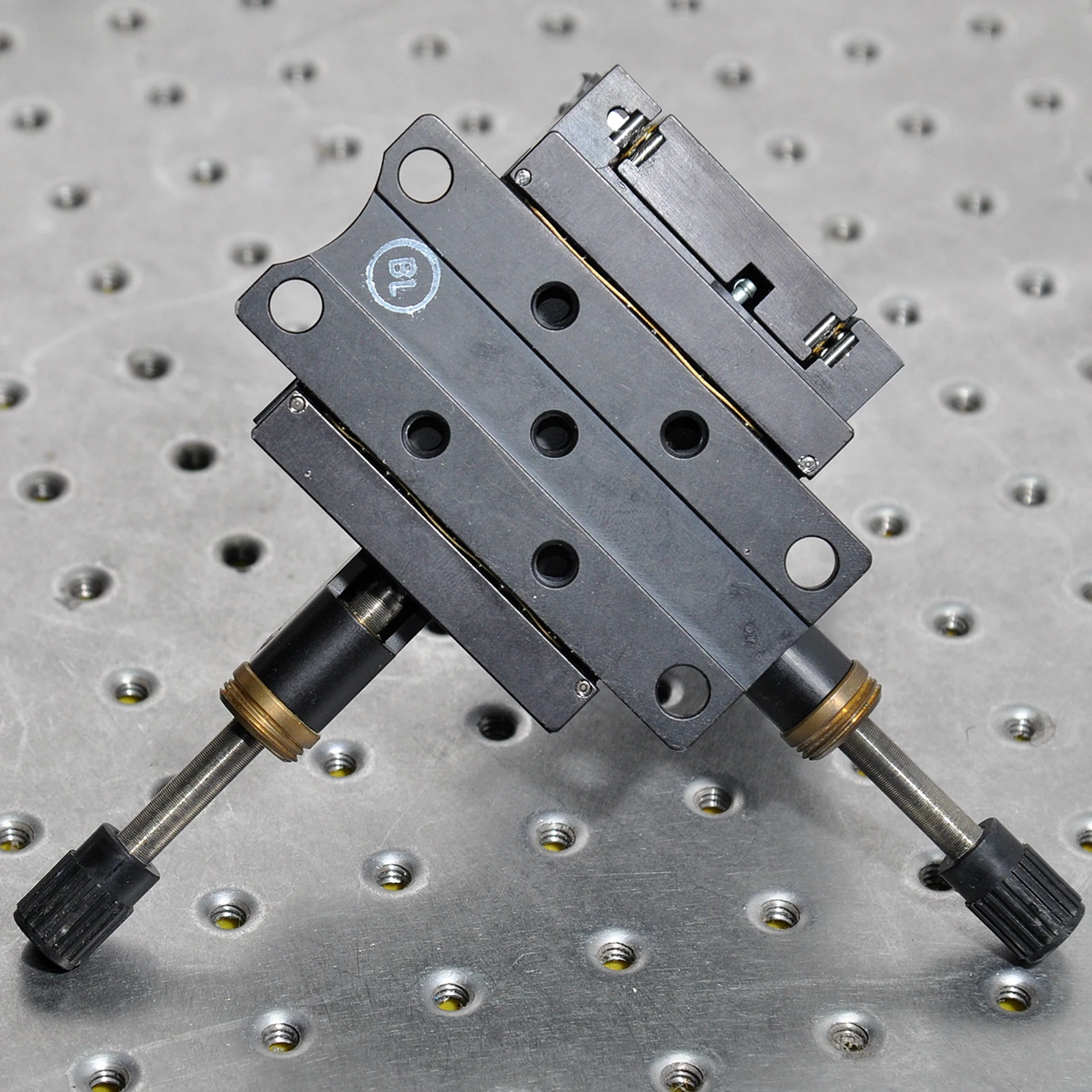 

NEWPORT 460A Series Displacement platform sliding table