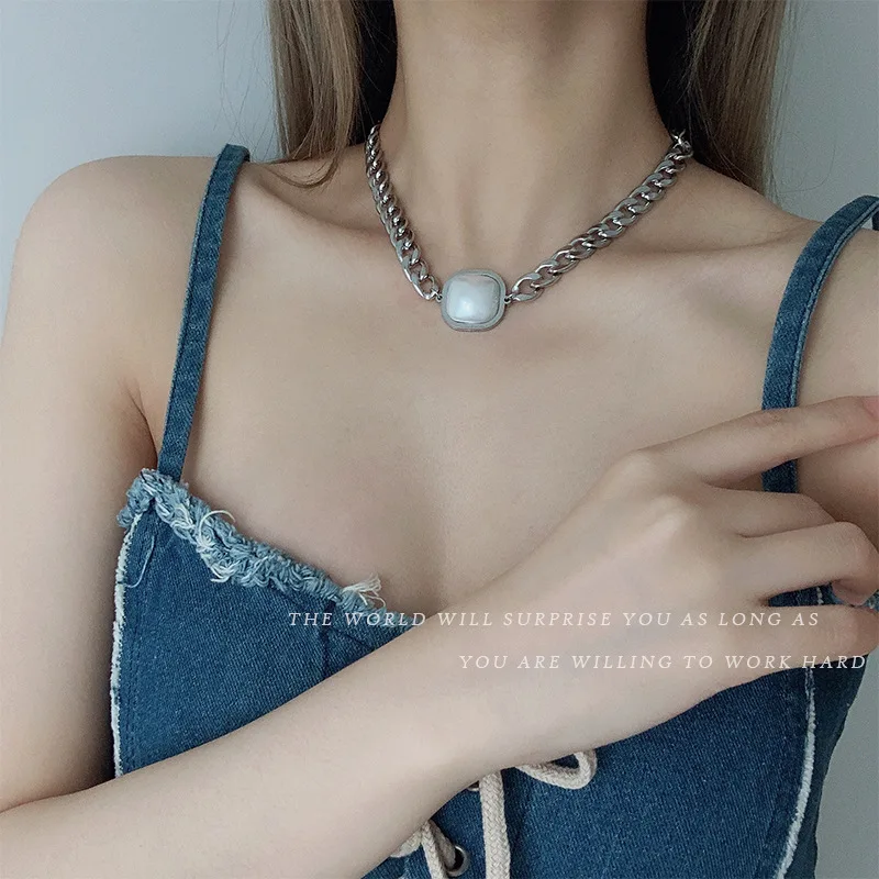 

Japan and South Korea cold wind square pearl necklace female hip-hop niche personality design sense clavicle chain trend