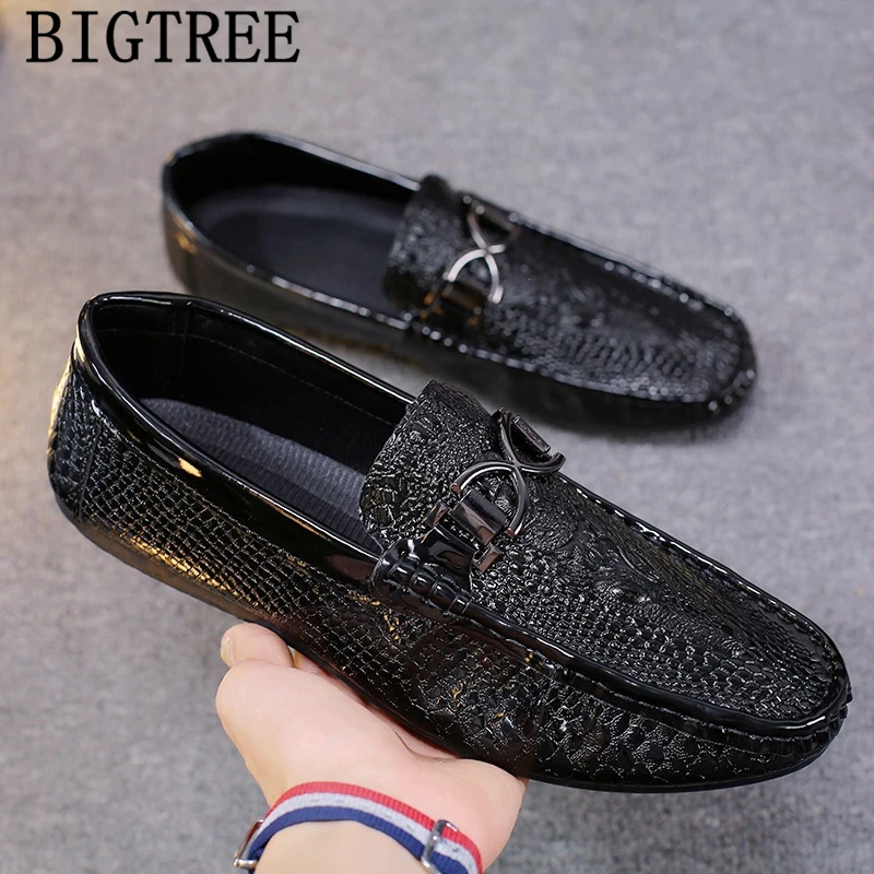 

Loafers Crocodile Shoes Men Patent Leather Shoes For Men Black Casual Shoes Men Sapato Social Chaussures Hommes En Cuir Luxe