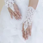 Элегантные атлас с кружевом с бусинами Короткие Свадебные перчатки 2021 пальцев Свадебные перчатки белая слоновья кость свадебные аксессуары Veu De Noiva