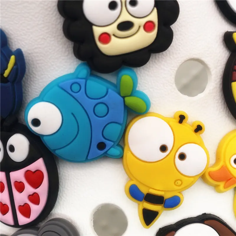Single Sale 1pcs Cute Duck/ladybug/monkey/bee/giraffe PVC Shoe Charms Decoration Shoe Accessories for croc jibz Kids Party X-mas