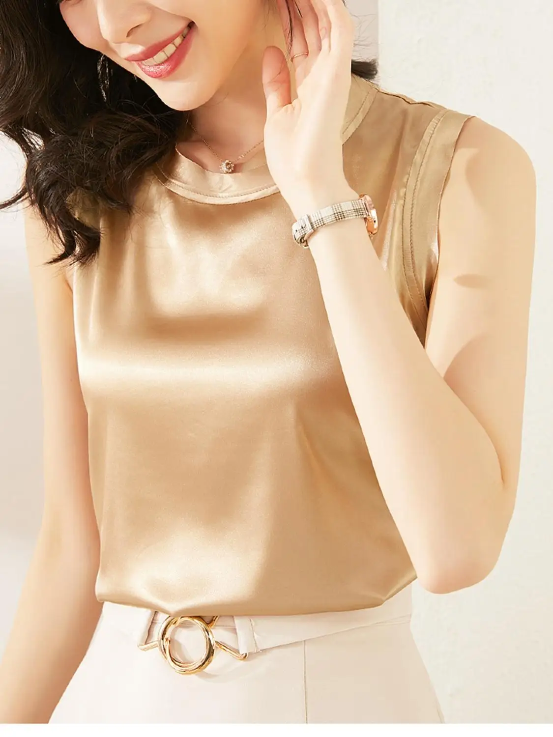 Майка женская атласная с круглым вырезом шелковая однотонная Базовая рубашка