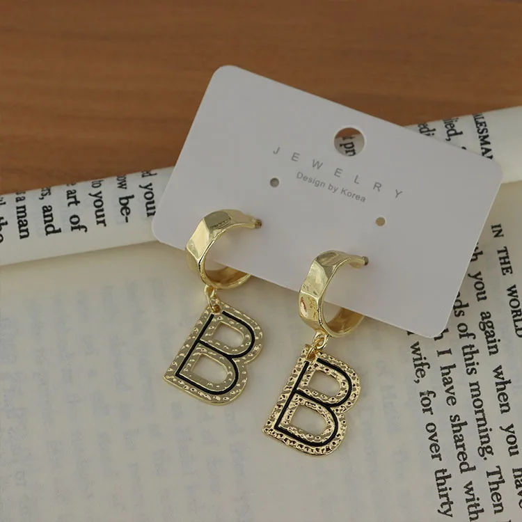 

2021 new fashion European and American trend design English letter B earrings hanging alloy fashion all-match earrings women
