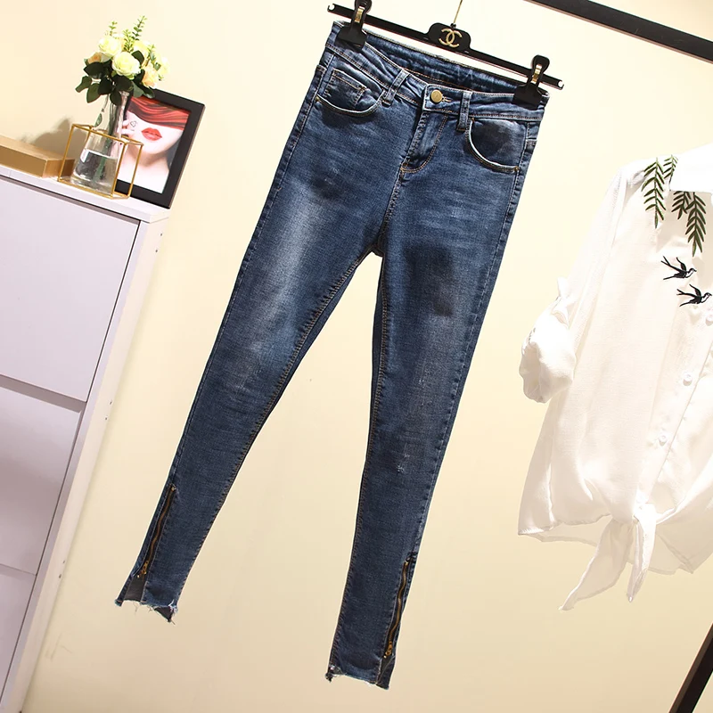 Джинсы с высокой талией обтягивающие большие размеры на молнии отворотом по