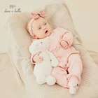 DBH14280 dave bellaосенний Модный комбинезон в горошек с рюшами и бантом для новорожденных девочек; Одежда для малышей; Детский комбинезон; 1 предмет