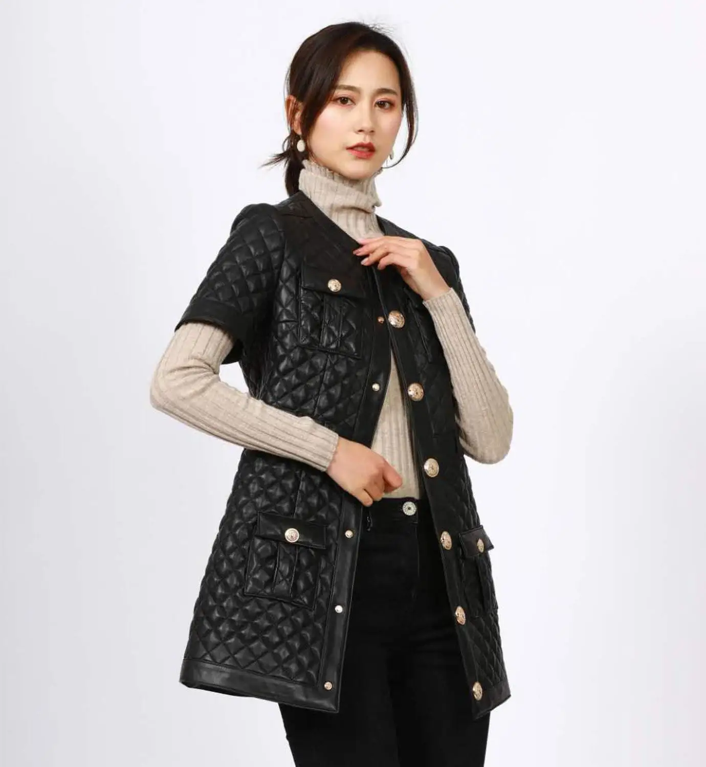 

Женское демисезонное пальто из натуральной овечьей кожи с круглым вырезом C416