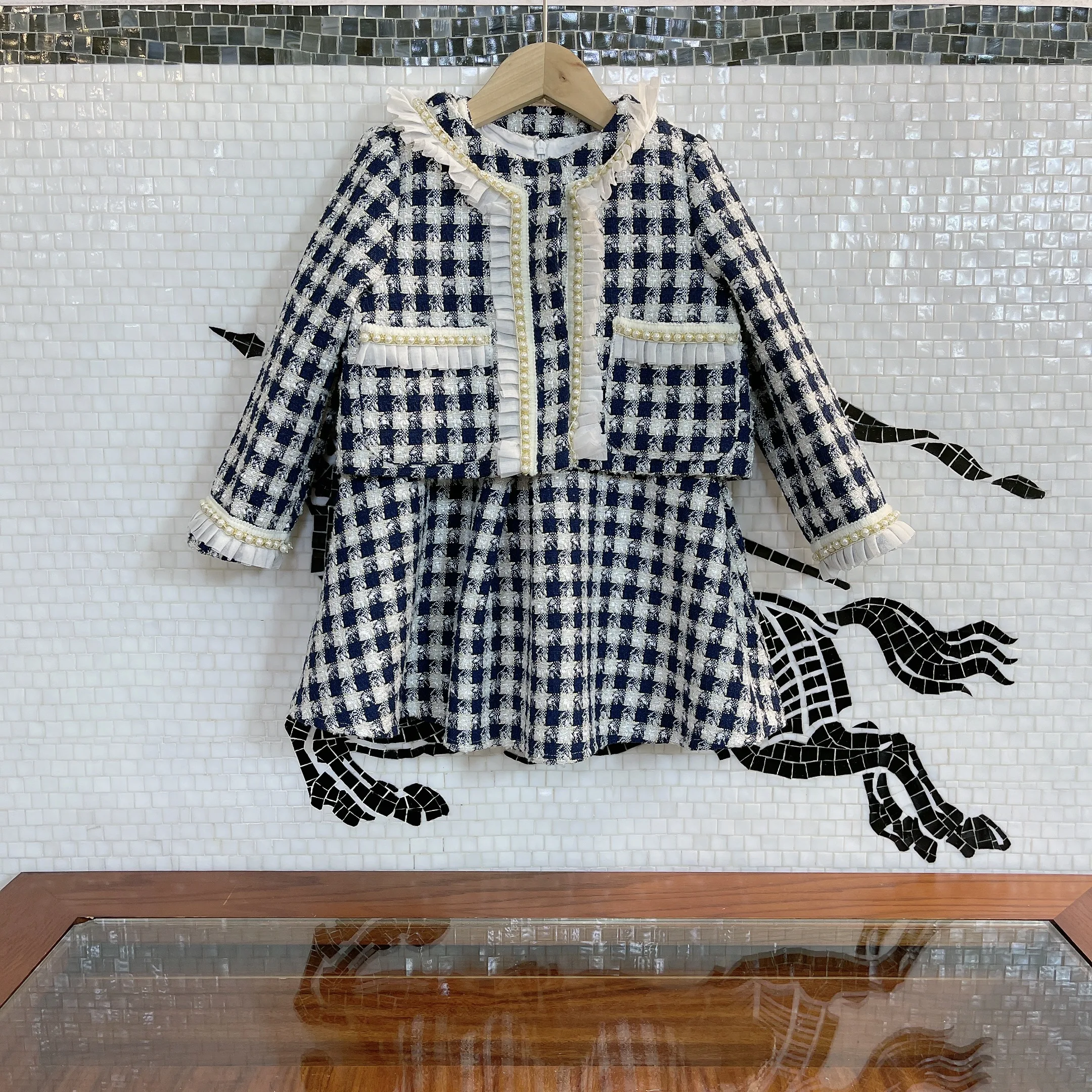 

Высококачественная детская одежда 2021 Корейская версия маленькой милой девочки шерстяная куртка с платьем без рукавов, эффект верхней част...