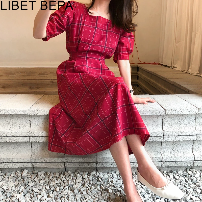 

2021 New Summer Women Dress Square Collar Plaid Vintage Pleated High Waist Casual Lace Up Bow Puff Sleeve Red Long Dress DR2798