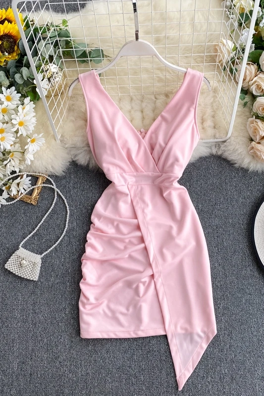 Женское асимметричное плиссированное платье с v-образным вырезом облегающее