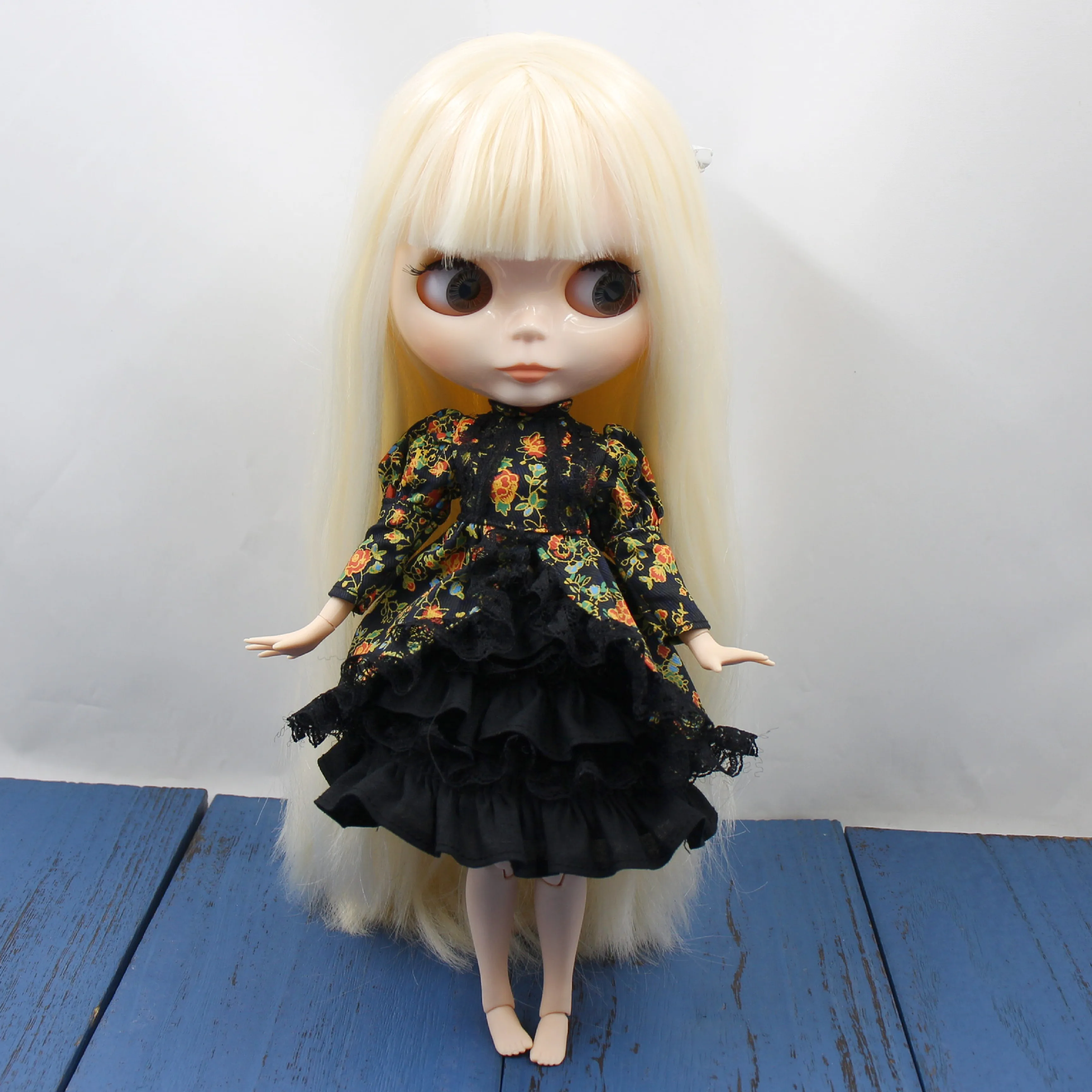 Одежда для кукол DBS Blyth в стиле темных элементов Костюм включает куртку юбку шляпу
