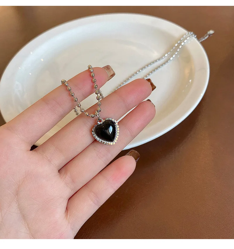 

Fashion Black Love Necklace for Women 2021 New Vintage Simple Versatile Temperament Cool Wind Titanium Steel Pendant Jewelry