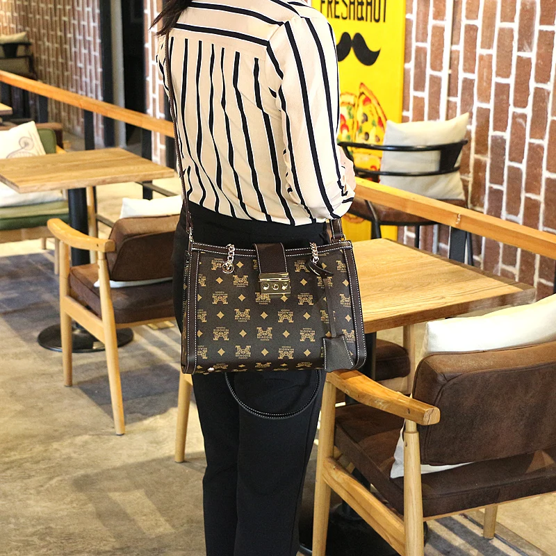 Модная сумка на цепочке через плечо с принтом большая простая роскошная